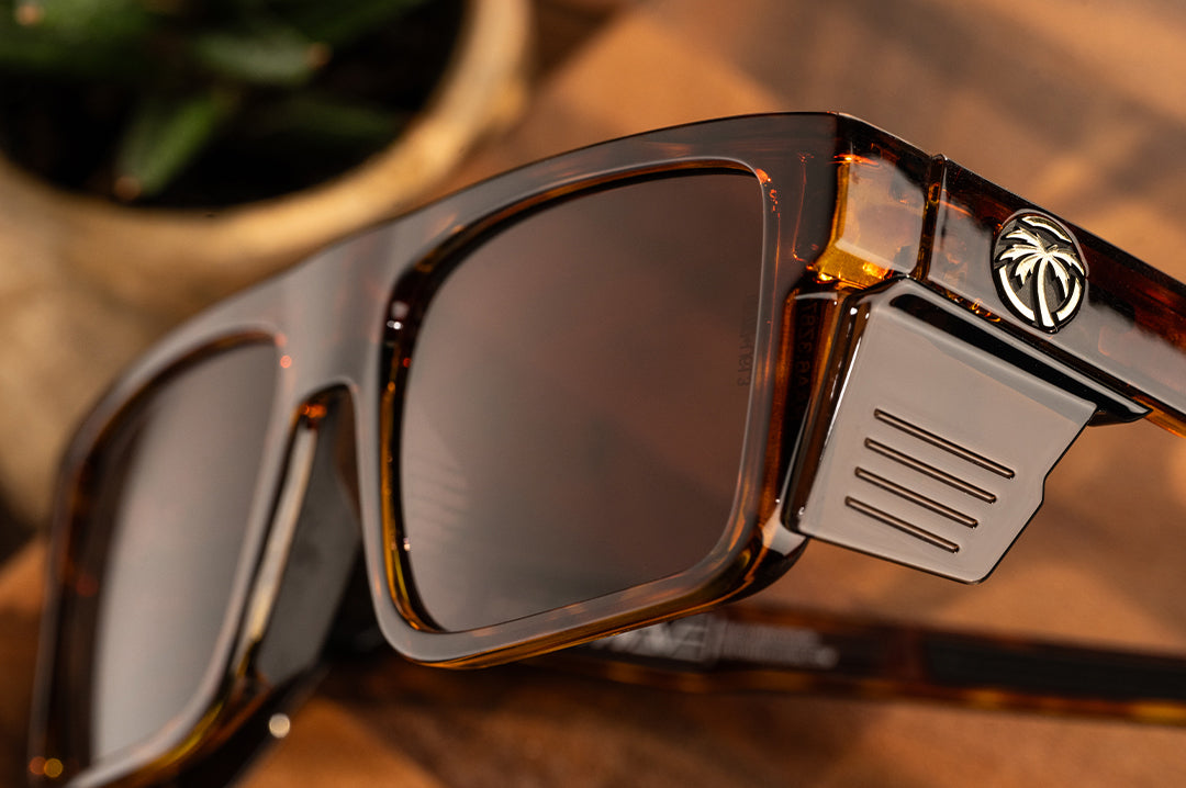 PERFORMANCE RAYTH SUNGLASSES: Tortoise
