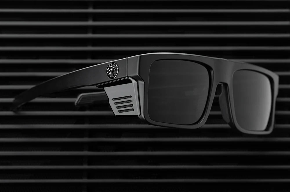 PERFORMANCE RAYTH SUNGLASSES: Ultra Black