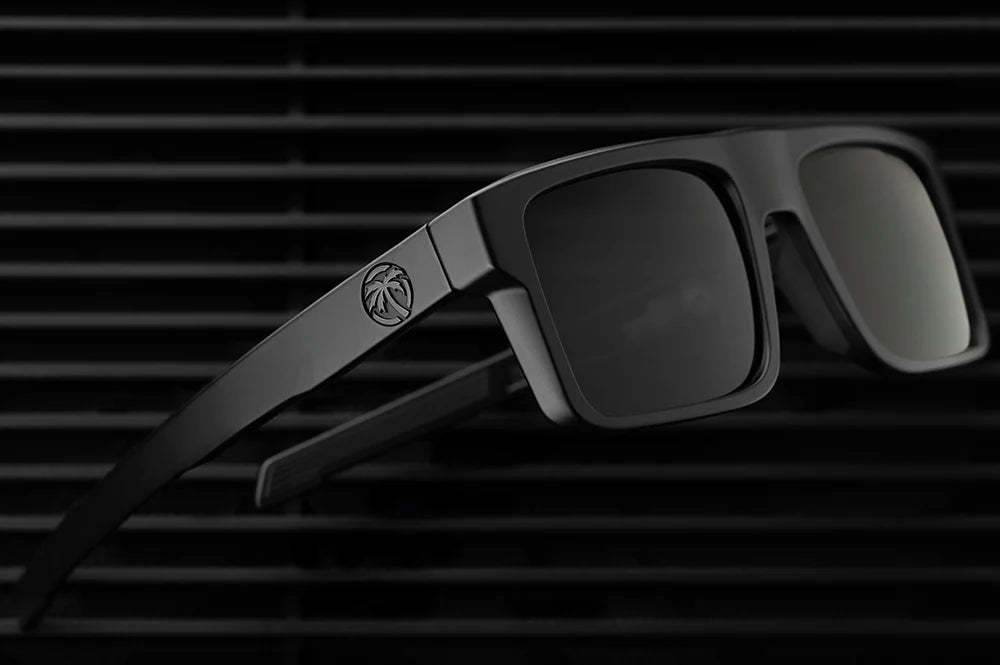 PERFORMANCE RAYTH SUNGLASSES: Ultra Black