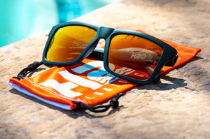 XL VISE H20 SCHWIMMENDE SONNENBRILLE: Schwarz x Goldrausch